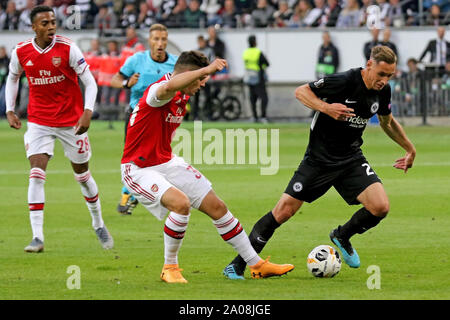 Frankfurt, Deutschland. 19 Sep, 2019. Frankfurt, Deutschland September 19, 2019: EL - 19/20 - Eintracht Frankfurt gegen Deutschland. Arsenal FC li. in Duellen Granit Xhaka (Arsenal) versus Dominik Kohr (Frankfurt), Landschaft, Landschaft | Verwendung der weltweiten Kredit: dpa/Alamy leben Nachrichten Stockfoto