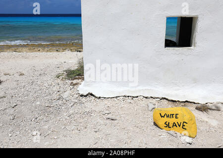 Kleine weiße Sklavin Hütte auf Bonaire Insel im Karibischen Meer Stockfoto