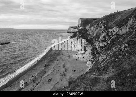 In Dorset Durdle Door, Schöne Felsformation an der englischen Küste Stockfoto