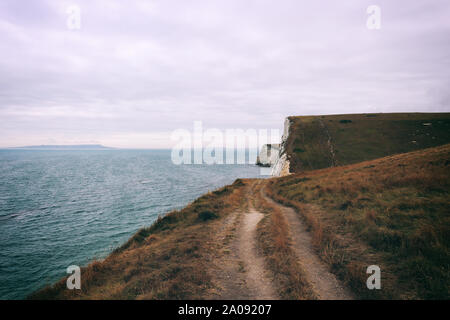 In Dorset Durdle Door, Schöne Felsformation an der englischen Küste Stockfoto