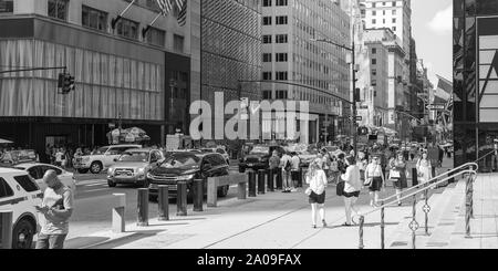 5Th Avenue am Sonntag Stockfoto