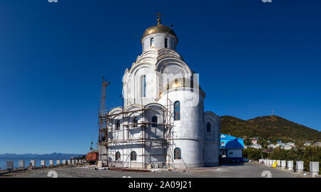 Blick auf das Maritime Kathedrale im Bau neben Uliza Leningradskaja Straße in Petropavlovsk, Kamtschatka, Russland. Stockfoto