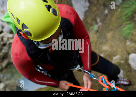 Canyoning Furco Canyon in den Pyrenäen. Stockfoto