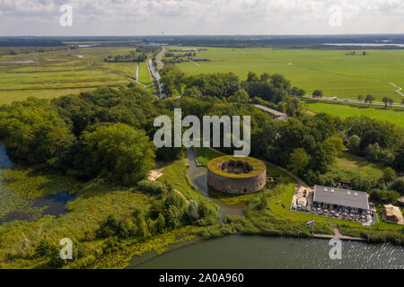 Fort Uitermeer, Teil der Holländischen Wasserlinie neben dem Fluss Vecht aus der Luft Stockfoto