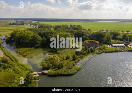 Fort Uitermeer, Teil der Holländischen Wasserlinie neben dem Fluss Vecht aus der Luft Stockfoto