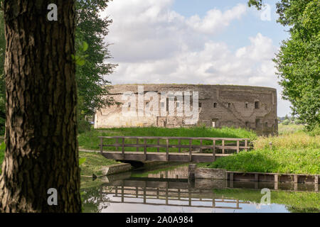 Fort Uitermeer, Teil der Holländischen Wasserlinie neben dem Fluss Vecht aus der Luft Stockfoto