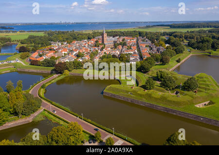 Sperrfrist Naarden Niederlande, Festung Stadt aus dem Mittelalter aus der Luft Stockfoto