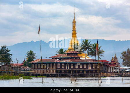 Inle See. Myanmar. 02.03.13. Phaung Daw Oo Paya Pagode in Ywama Dorf, Inle Lake im Staat Shan, Myanmar (Birma). Stockfoto