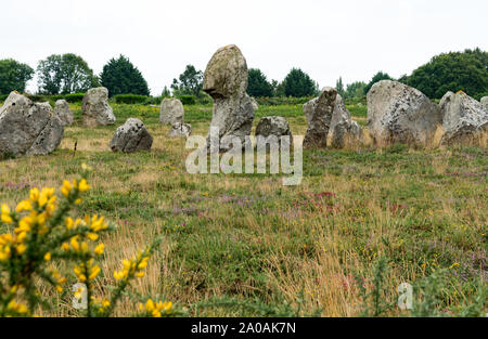 Ein Blick auf die prähistorischen monolith Stein Ausrichtungen in der Bretagne bei Carnac Stockfoto