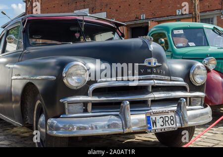 WROCLAW, Polen - 11. August 2019: USA Autos zeigen: Plymouth 1948 Spezielle De Luxe Club Coupe schwarz matt renoviert. Stockfoto