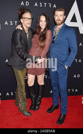 HOLLYWOOD, CA - 18. SEPTEMBER: (L-R) Steven Tyler, Chelsea Tyler und Jon Foster an der Premiere von Twentieth Century Fox's "Ad Astra" im Cinerama Dome am 18. September 2019 in Los Angeles, Kalifornien. Stockfoto