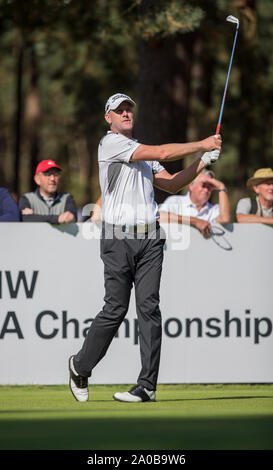 Wentworth Golf Club, Surrey, Großbritannien. 19. Sep 2019. European Tour Golf, BMW PGA Championship Wentworth; Robert Karlsson (SWE) unter seinem T-Stück, das am 8. Loch Credit: Aktion Plus Sport Bilder/Alamy leben Nachrichten Stockfoto