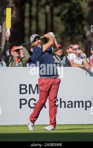 Wentworth Golf Club, Surrey, Großbritannien. 19. Sep 2019. European Tour Golf, BMW PGA Championship Wentworth; Romain Langasque (FRA) unter seinem T-Stück, das am 8. Loch Credit: Aktion Plus Sport Bilder/Alamy leben Nachrichten Stockfoto