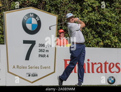 Wentworth Golf Club, Surrey, Großbritannien. 19. Sep 2019. European Tour Golf, BMW PGA Championship Wentworth; Ernie Els (RSA) unter seinem T-Stück, das am 7. Loch Credit: Aktion Plus Sport Bilder/Alamy leben Nachrichten Stockfoto