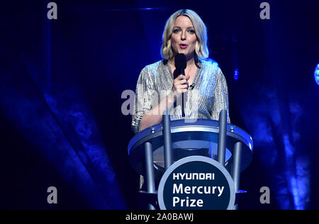 Lauren Laverne präsentieren während der Hyundai Mercury Prize 2019, bei Eventim Apollo, London statt. Stockfoto