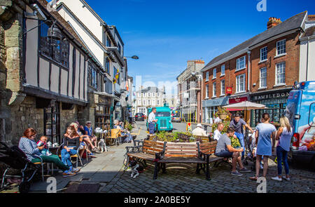 Outdoor Street Market in der High Street, Shaftesbury, Dorset, Großbritannien am 15. September 2019 Stockfoto