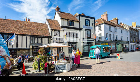 Outdoor Street Market in der High Street, Shaftesbury, Dorset, Großbritannien am 15. September 2019 Stockfoto