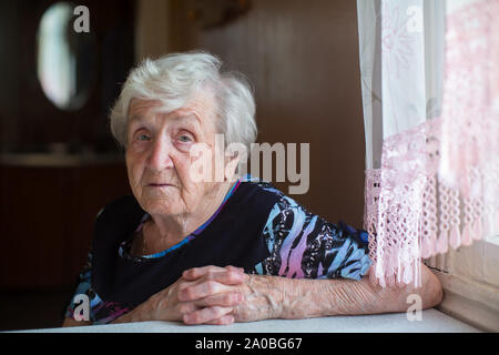 Porträt der grauhaarige alte ältere Frau. Stockfoto