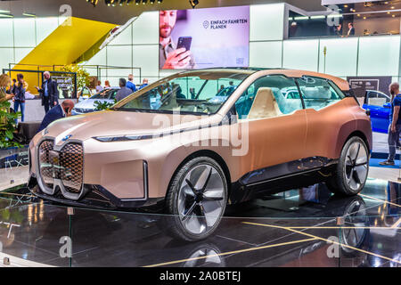 FRANKFURT, Deutschland - September 2019: Pink Sand BMW INEXT Konzept Elektroauto, Iaa Auto Ausstellung. Stockfoto