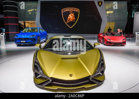 FRANKFURT, Deutschland - September 2019: gelb golden LAMBORGHINI SIAN FKP 37 ist ein mid-engine Hybrid-sportwagen. Es ist die erste hybride Produktion Fahrzeug pro Stockfoto