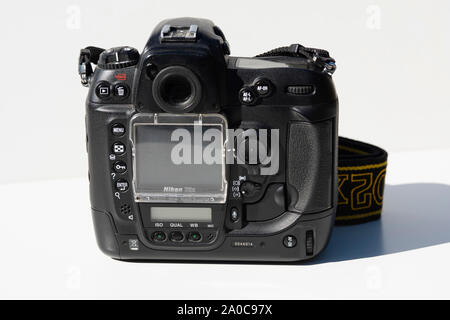 Eine Rückansicht der Nikon D2X12 Mp professionelle digitale Kamera auf 2005 eingeführt Stockfoto