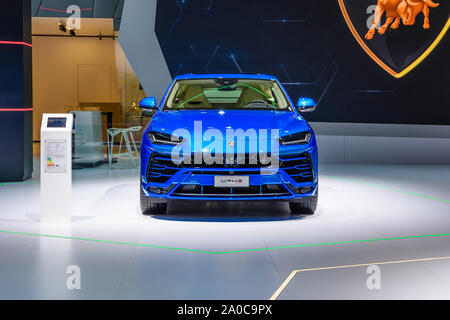 FRANKFURT, Deutschland - September 2019: Blaue SUV LAMBORGHINI URUS, Iaa Auto Ausstellung. Stockfoto