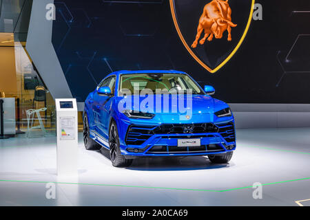 FRANKFURT, Deutschland - September 2019: Blaue SUV LAMBORGHINI URUS, Iaa Auto Ausstellung. Stockfoto