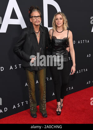 Steven Tyler und seine Freundin Aimee Preston Einkäufe im Apple Store