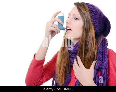 Frau mit Asthma Inhalator mit Pumpe Stockfoto