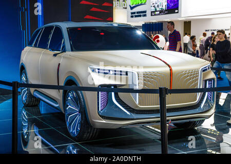 FRANKFURT, Deutschland - September 2019: Sand golden Silber HONGQI E115 SUV China Electric Concept Car, IAA International Motor Show Auto Ausstellung. Stockfoto