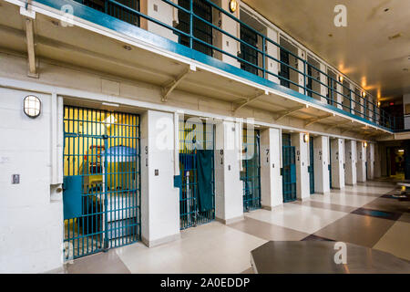 Reihe der Gefängniszelle Türen Kingston Justizvollzugsanstalt einen ehemaligen Hochsicherheitsgefängnis, Juni 1835 geöffnet und geschlossen September 2013 jetzt offen für Jailhouse T Stockfoto