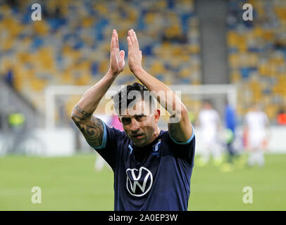 Kiew, Ukraine. 19 Sep, 2019. Behrang Safari von Malmö FF Fans applaudierten Nach dem 2019/2020 UEFA Europa League Fußball Tag 1 Spiel, zwischen schwedischen Malmö FF und Ukrainischen FC Dynamo Kiew, an der NSC Olimpiyskiy Stadion. (Final Score: Dynamo Kiew 1-0 Malmö FF) Credit: SOPA Images Limited/Alamy leben Nachrichten Stockfoto