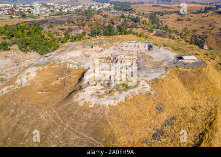 Antenne Panorama von Beit Shean mit ruinierten Römischen Theater und befestigten Hügel Tel. Stockfoto