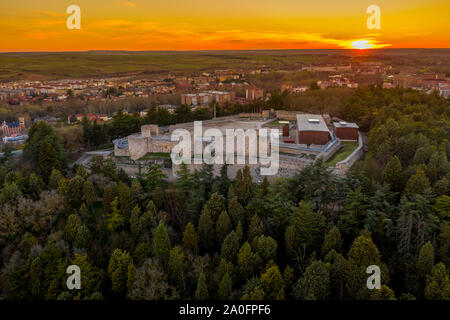 Burgos Luftaufnahme der Burg und Kathedrale bei Sonnenuntergang in Spanien Stockfoto