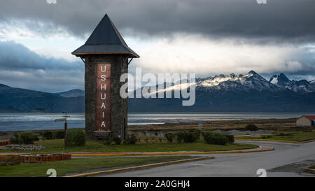 Es ist ein Monolith in der Bucht von Ushuaia entfernt und die in der Stadt. Stockfoto