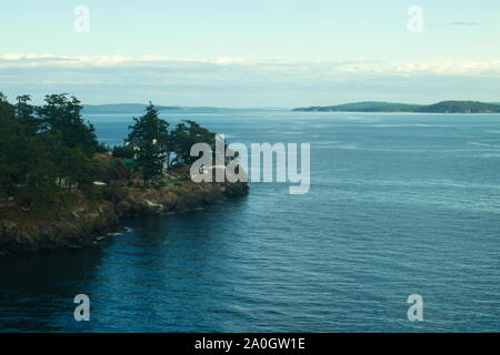 Blick auf den Swanson Channel von Trincomali auf North Pender Island, British Columbia, Kanada Stockfoto