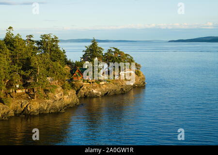 Blick auf den Swanson Channel von Trincomali auf North Pender Island, British Columbia, Kanada Stockfoto