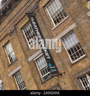 SOUTHWARK, LONDON: Zeichen für das Leder in der London Leder, Fell und Wolle Exchange Gebäude i Stockfoto