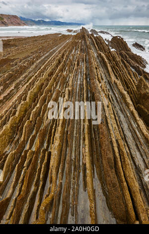 Flysch dramatischen Felsformationen Mallorca Meer in La Ravoire, dem Baskenland. Spanien Stockfoto