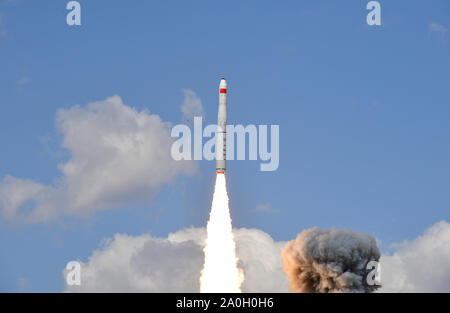 (190920) - BEIJING, Sept. 20, 2019 (Xinhua) - eine lange März-11 Trägerrakete mit fünf neuen Fernerkundungssatelliten Knalle weg vom Jiuquan Satellite Launch Center im Nordwesten der chinesischen Provinz Gansu, Sept, 19, 2019. (Foto von Wang Jiangbo/Xinhua) Stockfoto