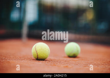 In der Nähe von Tennis Bälle auf Tennisplatz. Sport Konzept Stockfoto