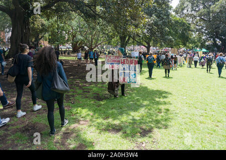 Sydney, Australien - 20 September 2019: Streik für Klimawandel in Sydney. Menschen anspruchsvolle Klima Aktionen aus der australischen Regierung. Stockfoto