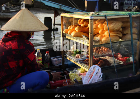 Traditionelle vietnamesische Floating Market genannt. Rang Ca in Can Tho, Vietnam Stockfoto