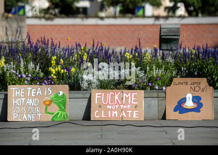 Hradec Kralove, Tschechische Republik. 20 Sep, 2019. Studenten streiken für bessere Klimaschutz und Emissionen senken, in Hradec Kralove, Tschechische Republik, am Freitag, den 20. September 2019. Quelle: David Tanecek/CTK Photo/Alamy leben Nachrichten Stockfoto