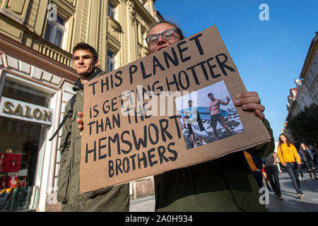 Hradec Kralove, Tschechische Republik. 20 Sep, 2019. Studenten streiken für bessere Klimaschutz und Emissionen senken, in Hradec Kralove, Tschechische Republik, am Freitag, den 20. September 2019. Quelle: David Tanecek/CTK Photo/Alamy leben Nachrichten Stockfoto