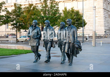 Bronze Walking Statut der Beatles von Andrew Edwards in Liverpool, England, Großbritannien Stockfoto