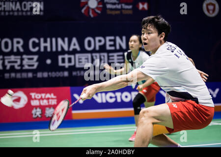 Koreanische professionelle Badminton Spieler Seo Seung-jae und Chae Yoo-jung konkurrieren gegen Japanische professionelle Badminton Spieler Yuta Watanabe und Arisa Higashino im Viertelfinale von gemischten Doppel auf VICTOR China Open 2019 In Hangzhou City, der ostchinesischen Provinz Jiangsu, 20. September 2019. Japanische professionelle Badminton Spieler Yuta Watanabe und Arisa Higashino wurden von Südkoreanischen professionelle Badminton Spieler besiegt Seo Seung-jae und Chae Yoo-jung mit 0-2 im Viertelfinale von gemischt auf VICTOR China Open 2019 in Hangzhou city verdoppelt, der ostchinesischen Provinz Jiangsu, 20 Septembe Stockfoto