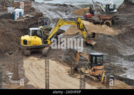 Vilnius, Litauen - 16. Februar: Bagger auf der Baustelle am 16. Februar 2019. Vilnius ist die Hauptstadt Litauens und seine größte Stadt. Stockfoto