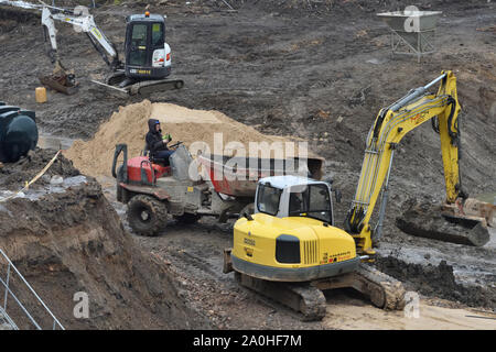 Vilnius, Litauen - 16. Februar: Bagger auf der Baustelle am 16. Februar 2019. Vilnius ist die Hauptstadt Litauens und seine größte Stadt. Stockfoto