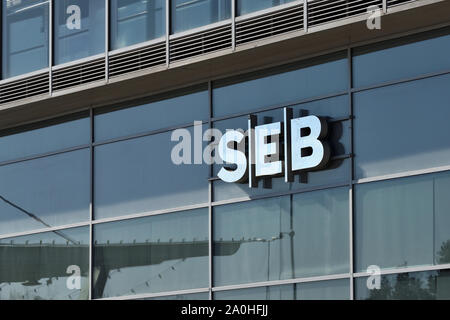 Vilnius, Litauen - 02 April: SEB-Bank Schriftzug an der Wand in Vilnius am April 02, 2019. Die SEB Bank ist die Commercial Bank von Litauen, Tochtergesellschaft von Swe Stockfoto